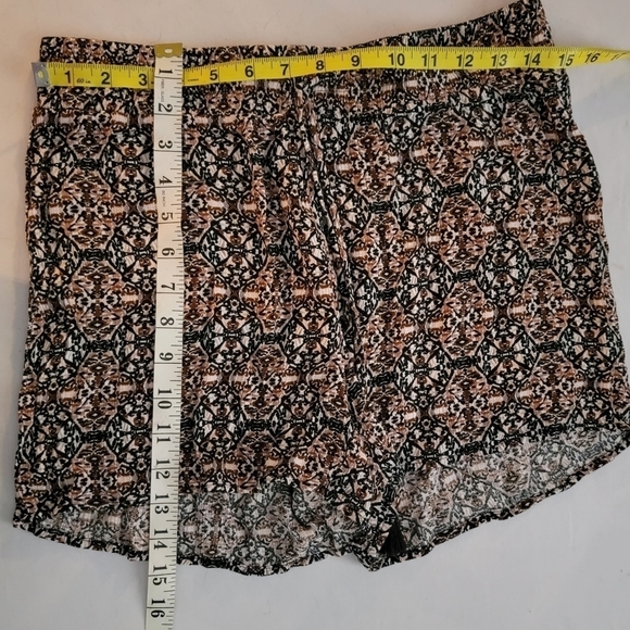 Retrology | Floral Geometric Print Loose Fitted Shorts Women's Medium - Picture 7 of 9